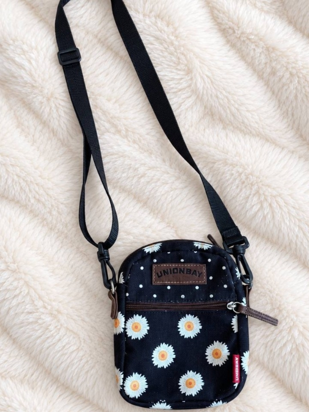 UNIONBAY Black Daisy Print Crossbody Bag